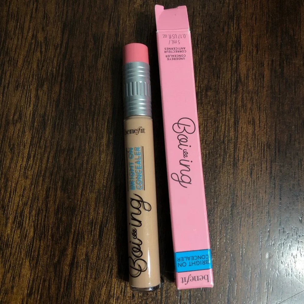 Benefit Boi-ing Bright On Concealer - Pink and Brown. 0.17floz